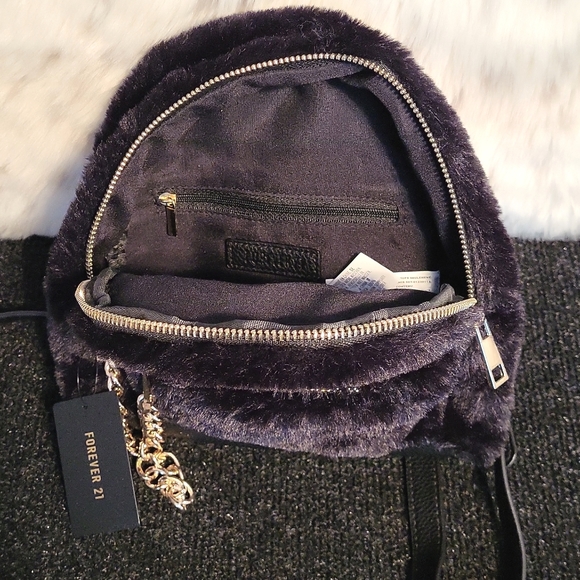 *NEW* FOREVER 21 Black Faux Fur Backpack with Silver Chain - Picture 4 of 4